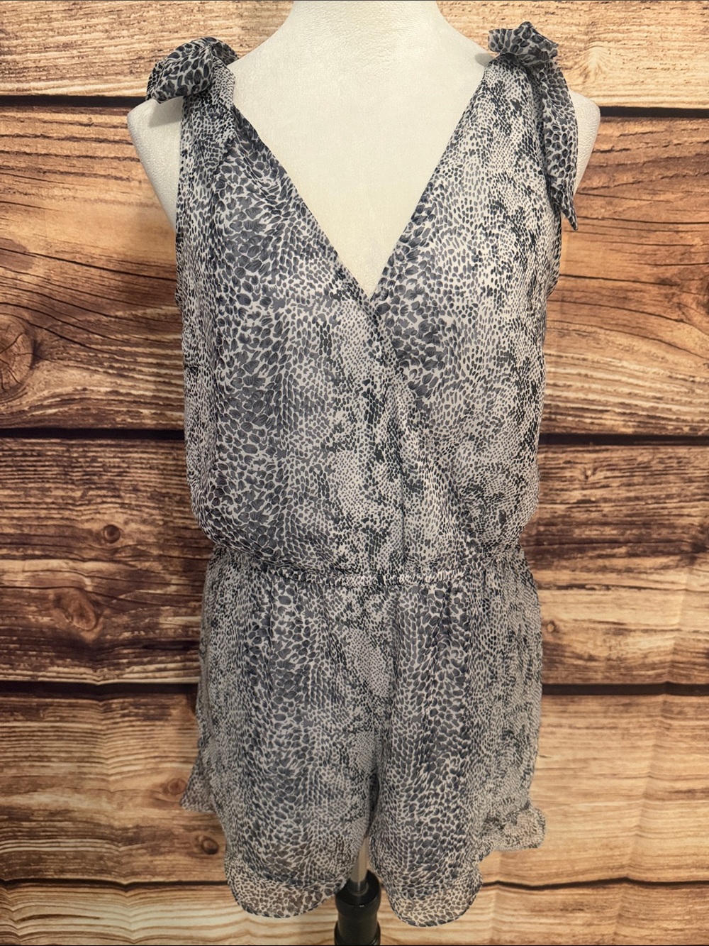 VENUS Gray Printed Tie-Shoulder Romper with Elastic Waist NWOT